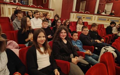 Színházlátogatás  / Učenici posjetili HNK Osijek