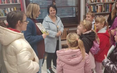 Učenici PŠ Novi Bezdan posjetili Gradsku knjižnicu i čitaonicu Belišće / Újbezdáni tagiskolánk diákjai a Belistyei Városi Könyvtárba és Olvasóterembe látogattak